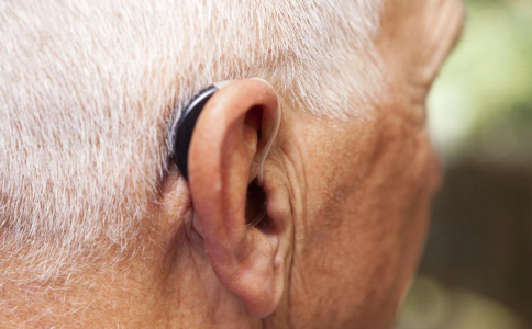 老人如何选配助听器 选助听器注意这8点 老人如何选配助听器 老人选配助听器的方法 如何保养助听器