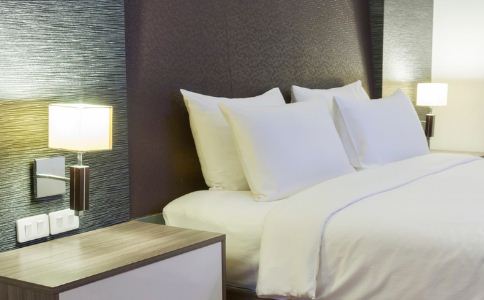 枕头选得好 老人才能睡得好 老人睡什么枕头好 老人如何选择自己的枕头 哪些枕头适合老人