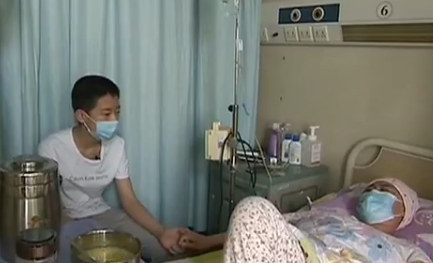 高明杰同父亲去医院看妈妈